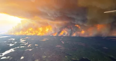 Peste 2.000 de pompieri luptă cu incendiile de vegetație din Canada