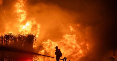 Stire din Actualitate : Incendiile devastatoare din Los Angeles fac ravagii! Mii de personae au fost evacuateși deja au fost înregistrate decese