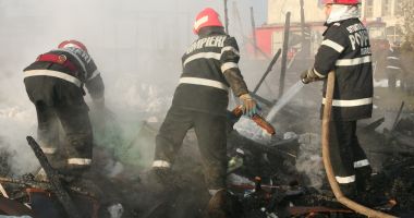 Stire din Eveniment : Instalațiile electrice cu improvizații, principala cauză a incendiilor din gospodării