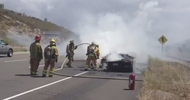 Stire din Sport : Lamborghini în flăcări. Șoferul s-a salvat miraculos / VIDEO