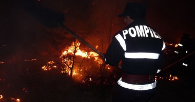 Stire din Eveniment : Incendiu pe un teren viran din Constanța