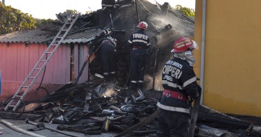 Stire din Eveniment : Incendiu la o casă de pe bulevardul Mamaia
