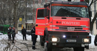 Stire din Eveniment : Incendiu puternic lângă clădirea Parlamentului. Un bloc întreg a fost evacuat