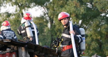 Stire din Eveniment : Incendiu la un depozit de cherestea de pe Aurel Vlaicu