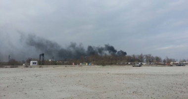 Galerie foto. INCENDIU DE PROPORȚII LA NĂVODARI. Centru de afaceri, cuprins de flăcări - 2