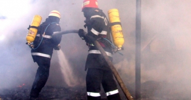 Stire din Eveniment : Incendiu puternic la patinoar. Pagubele au fost evaluate la 100.000 de lei