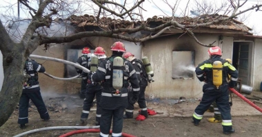 Stire din Eveniment : 1 Martie de coșmar. Fetiță de 4 ani, carbonizată într-un incendiu.  Mama și sora ei, spitalizate