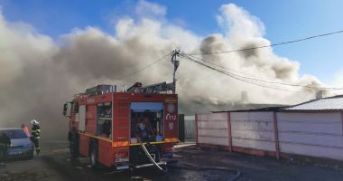 Stire din Eveniment : GALERIE FOTO/VIDEO. Incendiu violent pe strada Justiţiei. Intervin mai multe echipaje de pompieri