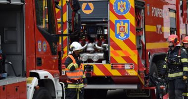 Stire din Eveniment : Incendiu urmat de o explozie pe strada Răscoalei din Constanța