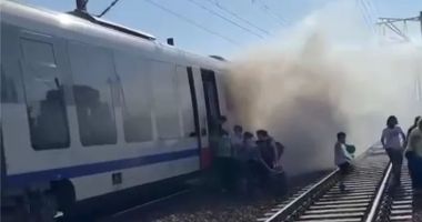 Stire din Eveniment : Un tren Săgeata Albastră cu 90 de oameni aflați în interior a luat foc în mers