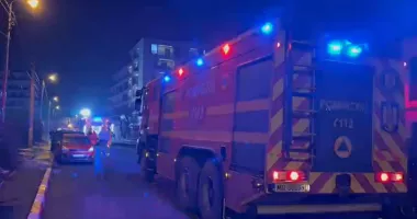 Stire din Eveniment : Incendiu în Mamaia Sat. Intervin mai multe echipaje de pompieri