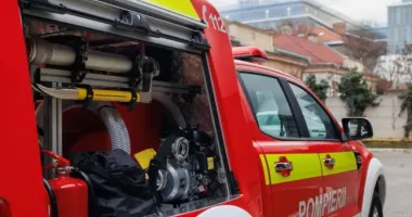 Stire din Eveniment : Incendiu pornit de la o țigară. O casă a ars complet, proprietarul a murit