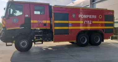 Stire din Eveniment : Foc pe șosea. O macara a fost cuprinsă de flăcări, iar traficul este blocat