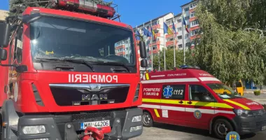 Stire din Eveniment : Incendiu mortal. Bătrân găsit sub dărâmături după ce locuința i-a luat foc
