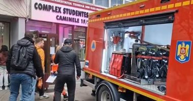 Stire din Eveniment : Clipe de groază la un cămin studențesc, după izbucnirea unui incendiu. 130 de persoane s-au autoevacuat