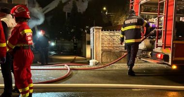 O centrală termică a luat foc la o casă din Negru Vodă