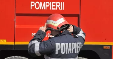 Stire din Eveniment : Alertă maximă. Flăcări violente, copil de doar 3 ani în pericol