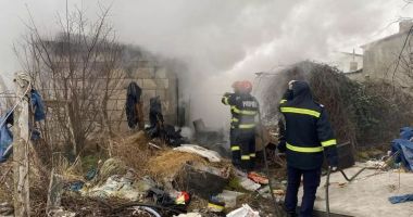 Stire din Eveniment : Incendiu devastator în urma căruia o femeie a decedat. Victima nu a mai putut să iasă din casă