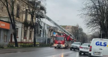 Stire din Eveniment : Pompierii ISU „Dobrogea”, intervenție la o clădire de pe bulevardul Ferdinand