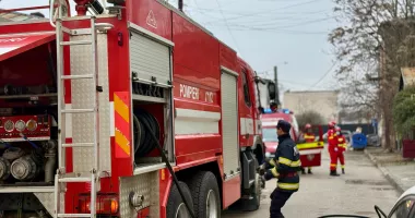 Stire din Eveniment : Alertă la Mihail Kogălniceanu! O casă a fost cuprinsă de flăcări