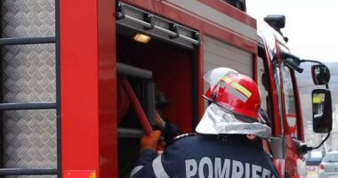 Stire din Eveniment : UPDATE Incendiu în Murfatlar. Pompierii intervin la o casă