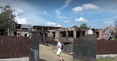 Dublă tragedie. Casa unor pensionari a ars din temelii, iar un vecin a murit de spaimă