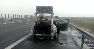 VIDEO / Alertă pe Autostrada Soarelui! ARDE O MAȘINĂ! - 2