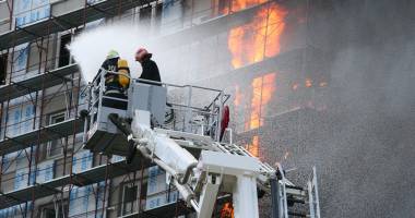 Stire din Eveniment : Incendiu la Spitalul CFR. 50 de oameni au fost evacuați