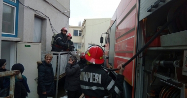 Galerie FOTO/VIDEO. Incendiu la căminul de studenți al Universității Ovidius. Toți studenții evacuați - 2