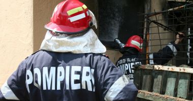 INCENDIU la o casă din Constanța. Intervin pompierii