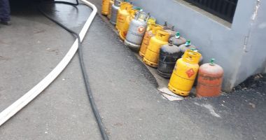Incendiu puternic la Constanţa. Ard două case - 3