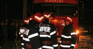 Stire din Eveniment : O Dacie a fost mistuită de flăcări, azi-noapte, în Constanța
