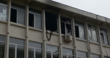INCENDIU PUTERNIC VIZAVI DE "TOMIS". POMPIERII SE LUPTĂ CU FLĂCĂRILE! - 1