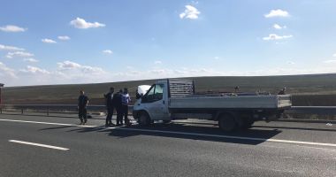 Autoutilitară în flăcări, pe Autostrada Soarelui - 2
