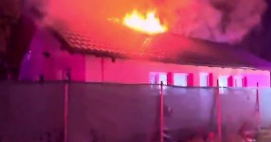 Stire din Eveniment : O secție de votare a luat foc. Incendiul a izbucnit la acoperișul căminului cultural