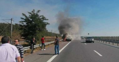 Stire din Eveniment : Trafic oprit pe Autostrada Soarelui. O mașină a luat foc