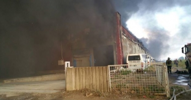FOTO-VIDEO. INCENDIU PUTERNIC la două depozite din Balotești - 4