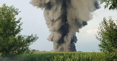 FOTO-VIDEO. INCENDIU PUTERNIC la două depozite din Balotești - 3