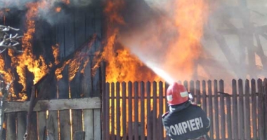 Stire din Eveniment : Bărbat mort, după ce ar fi incendiat casa în care stătea cu mama sa