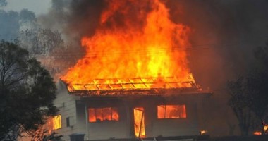 Stire din Eveniment : Incendiu la o casă de pe strada pictor Nicolae Grigorescu