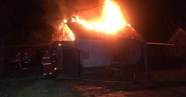 Stire din Eveniment : Incendiu puternic la o casă în Mangalia. O persoană a fost găsită carbonizată