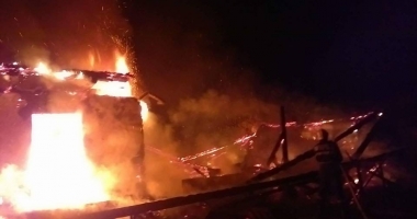 Fabrică mistuită de flăcări. 15 MORȚI!