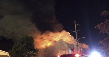 Incendiu devastator! O hală cu bărci și motoare a ars în totalitate