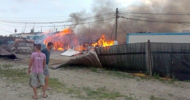 Galerie FOTO. Incendiu devastator între Mamaia și Năvodari. Un bărbat a fost găsit carbonizat! - 2