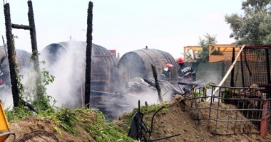 Galerie FOTO. Incendiu devastator între Mamaia și Năvodari. Un bărbat a fost găsit carbonizat! - 3