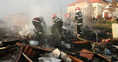 Stire din Eveniment : Avertisment! Cele mai multe incendii cauzate de scurtcircuit izbucnesc în dormitor!