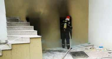 Stire din Eveniment : Anchetă pentru a stabili cauza incendiului din subsolul unui hotel din Mamaia Nord
