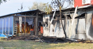 Stire din Eveniment : Club incendiat în stațiunea Mamaia
