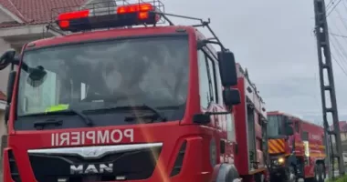 Stire din Eveniment : Incendiu pe strada Celulozei din Constanța. Intervin pompierii cu două mașini de stingere