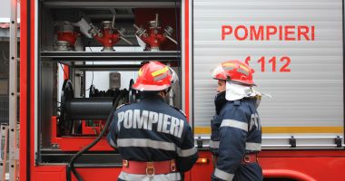 Stire din Eveniment : Bloc evacuat și magazin mistuit de flăcări, pe Bulevardul Tomis